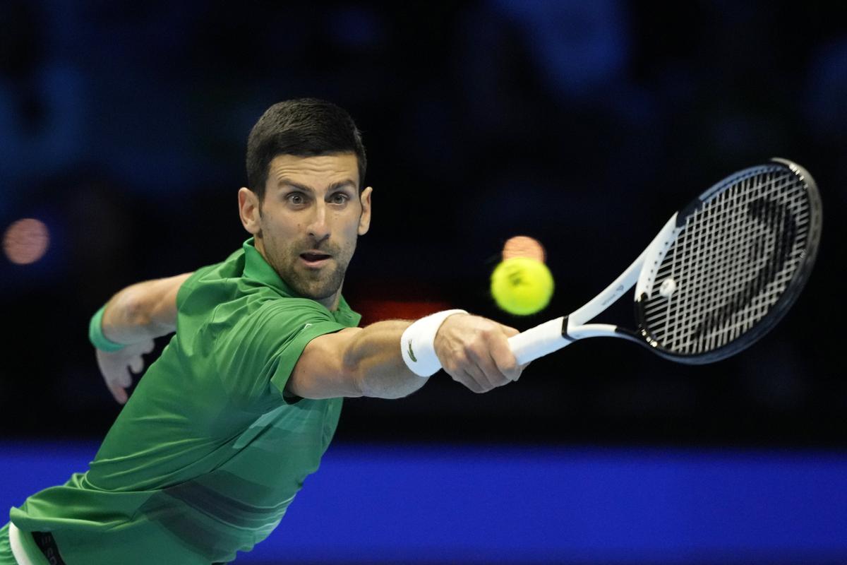 Djokovic bat Tsitsipas pour la 9e fois consécutive aux finales ATP