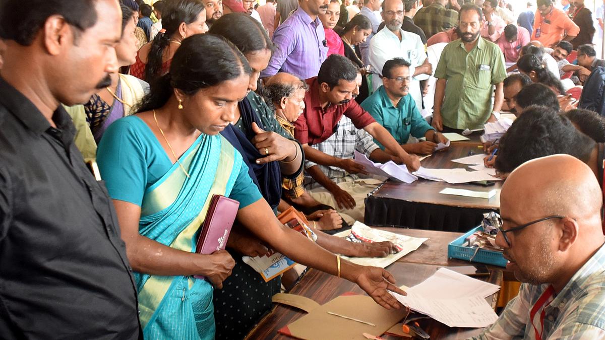 Centre trying to strangle State by denying financial aid, says CM