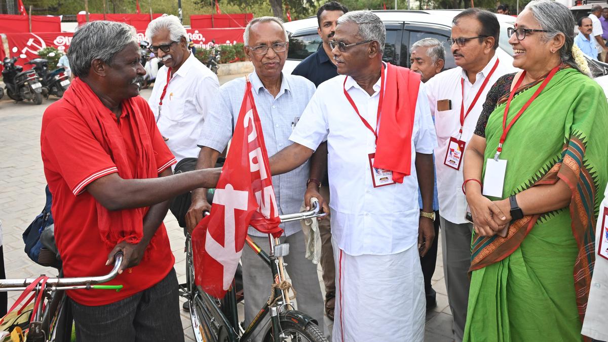 Duo from Andhra Pradesh travel 6 days on bicycles to attend  CPI(M) congress in Madurai