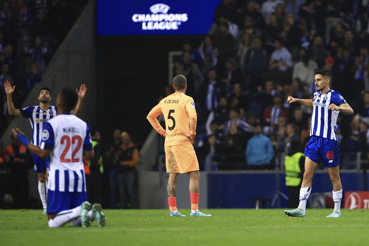 Porto’s players celebrate at the end of a Champions League group B soccer match between FC Porto and Atletico Madrid at the Dragao stadium in Porto, Portugal