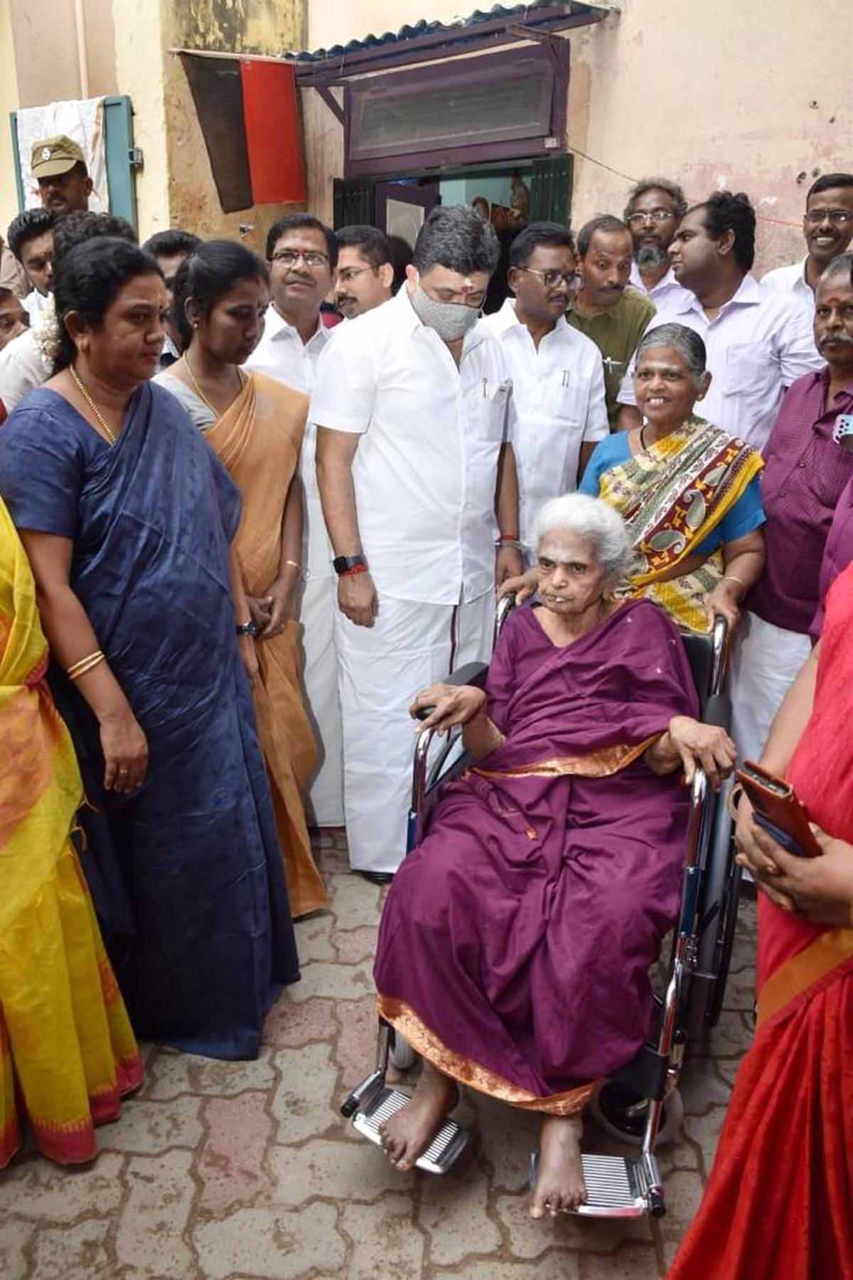 Finance Minister gives govt. assistance to differently abled people at their doorsteps