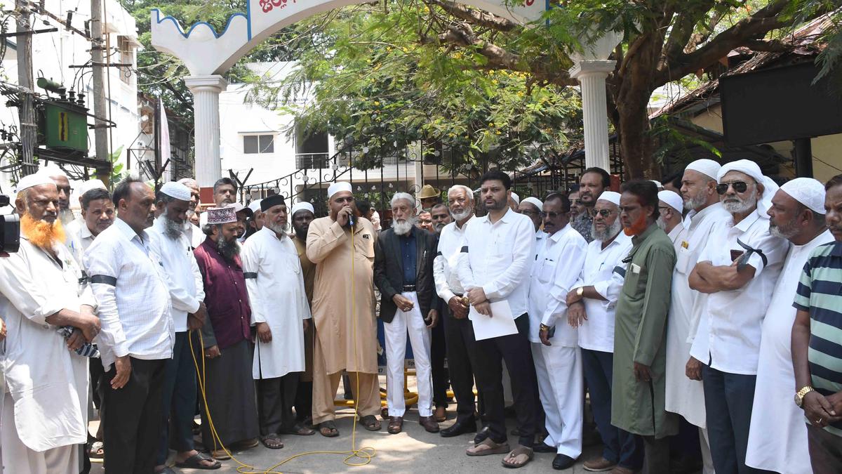 Anjuman-e-Islam stages protests against terror attack in Pahalgam