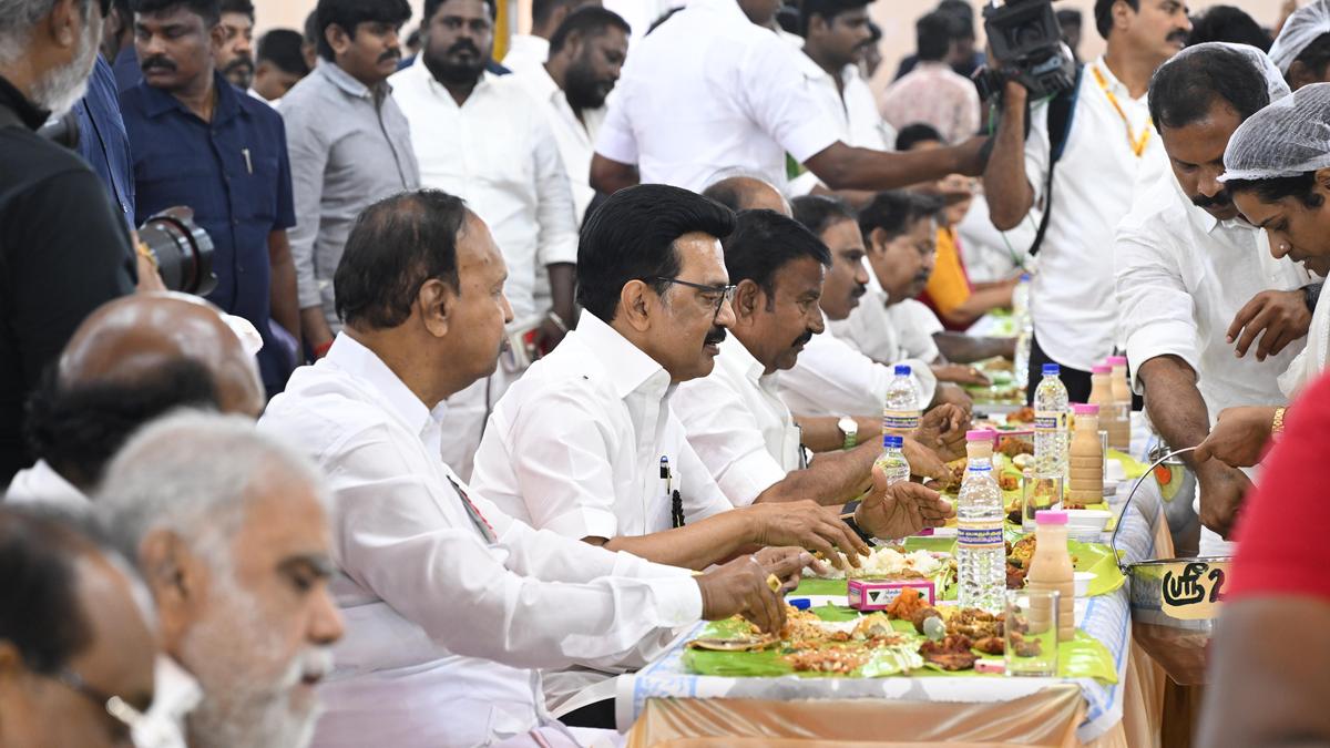 T.N. CM Stalin attends DMK general council meeting, tastes delicacies, interacts with party cadre in Madurai