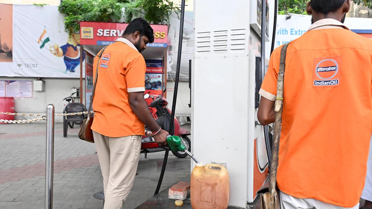 Panic buying over fuel shortage rumours in Erode