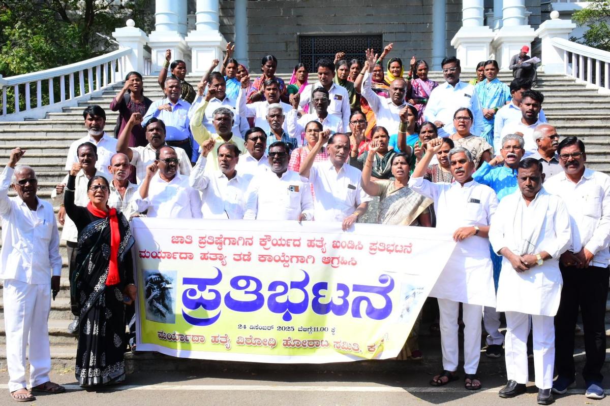 Members of the Maryade Hayta Virodhi Horata Samiti staging protest a outside the Deputy Commissioner’s office in Kalaburagi on Wednesday.