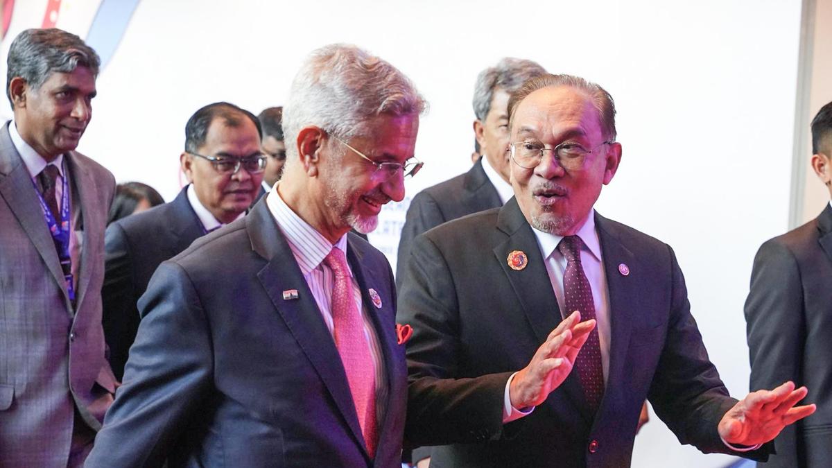 Jaishankar holds talks with Malaysian PM, regional counterparts on sidelines of ASEAN summit