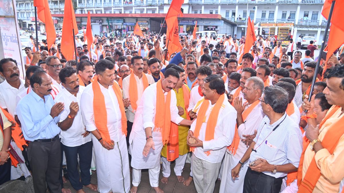 People from DK, Mysuru, Bengaluru, Mandya take out ‘jatha’ to Dharmasthala to protest ‘smear campaign’ against temple
