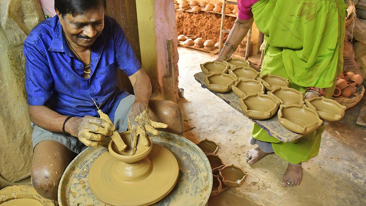 Weekend workshops help boost income of Pottery Town in Bengaluru