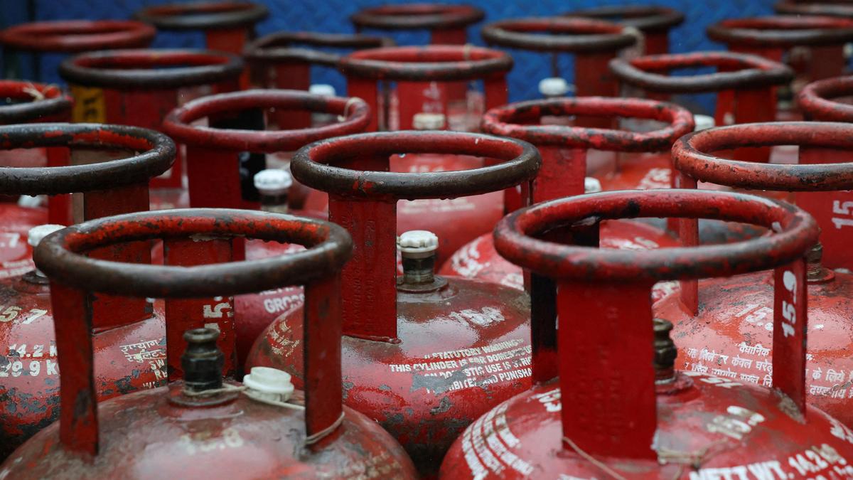 llegal LPG refilling unit busted in Chirayinkeezhu