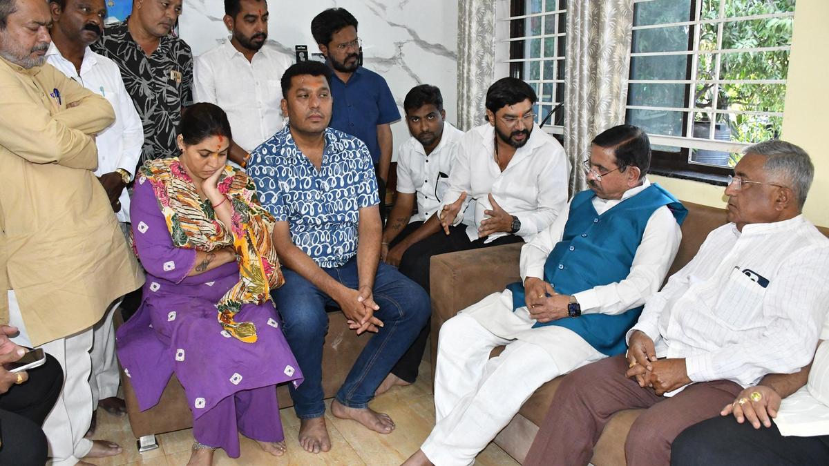 Joshi, Shettar meet victim in Hubballi Love Jihad case
