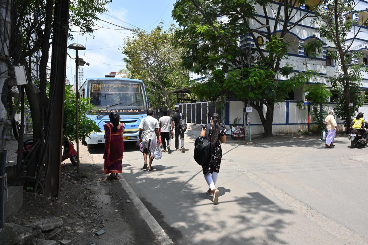 I residenti di West Velachery affermano di avere servizi di trasporto pubblico limitati