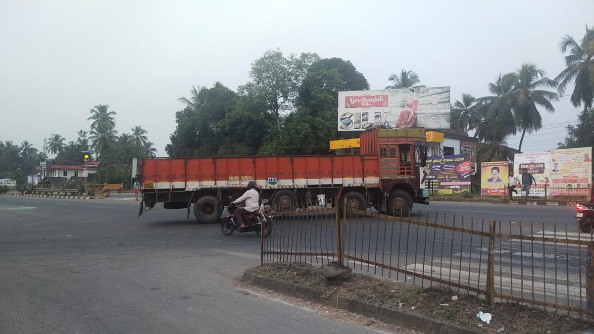 Badly planned vehicular overpass at Kota junction on NH 66 is causing accidents, claim residents
