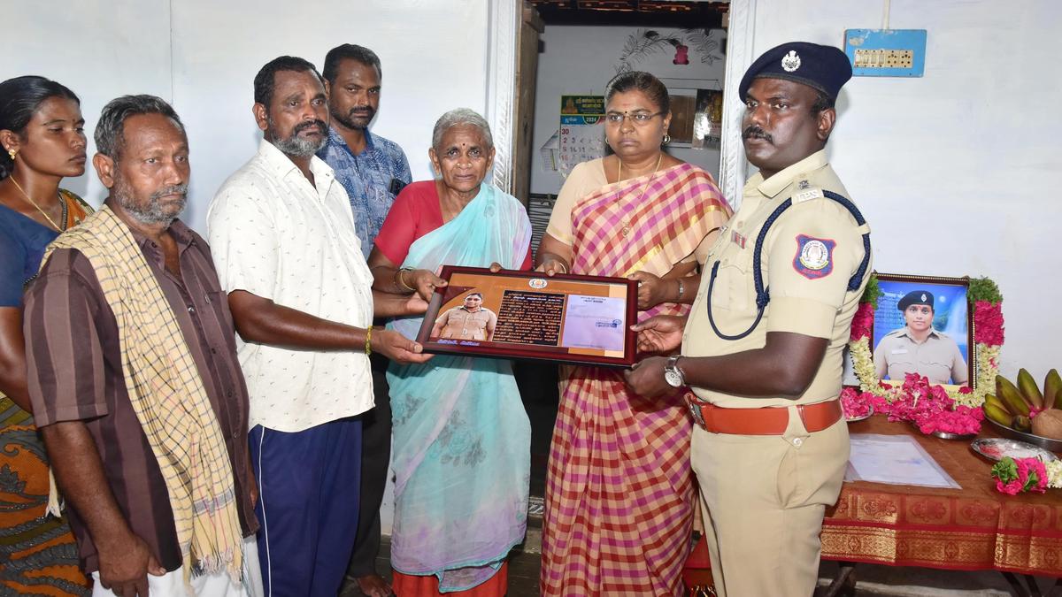 Solatium handed over to family of deceased woman constable
