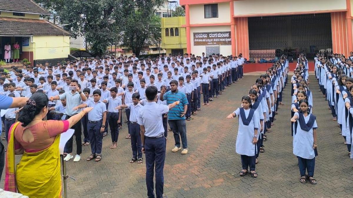 Students should read Kannada newspapers for 10 minutes every day after morning prayer in schools: DSEL