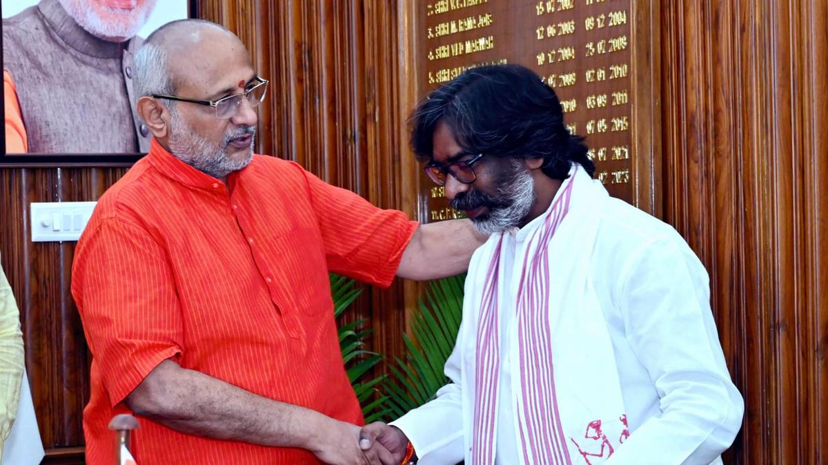 Hemant Soren invited to form government by Jharkhand Governor; to take oath as CM on July 7