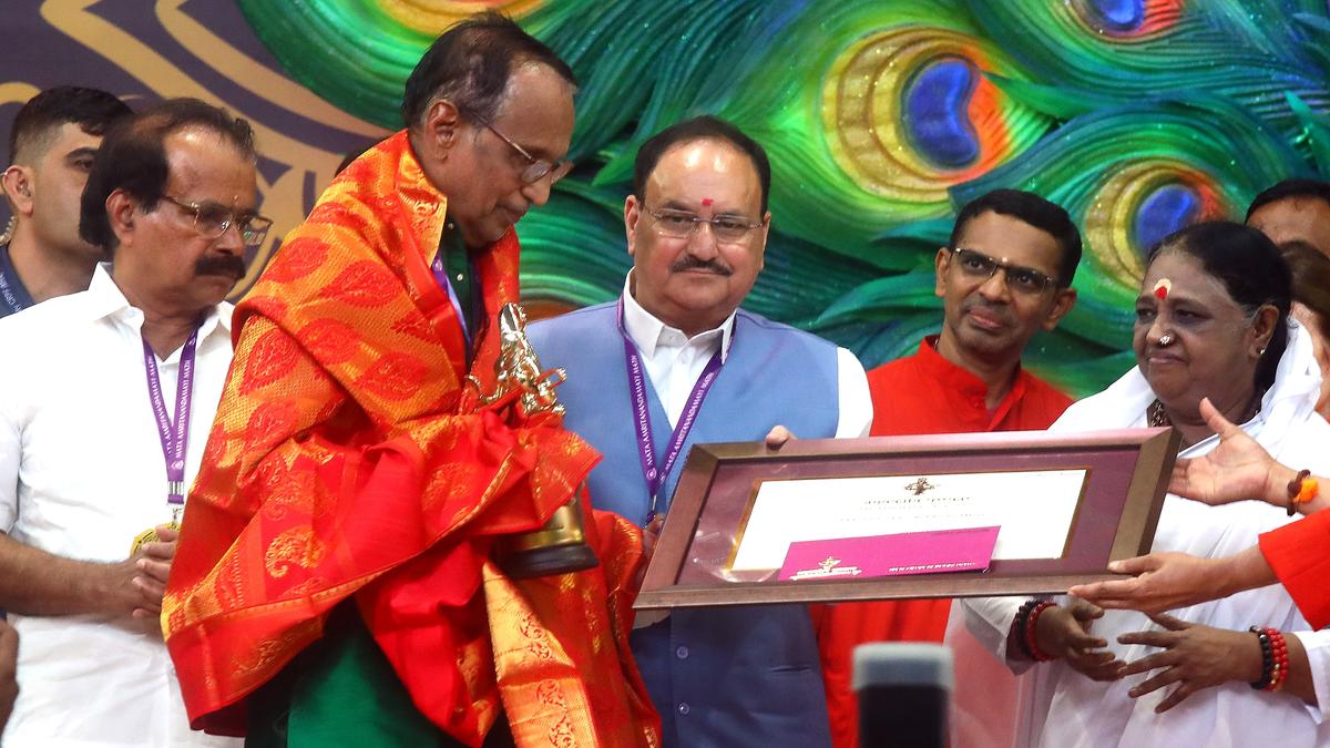 Mata’s birthday celebrated at Amritapuri