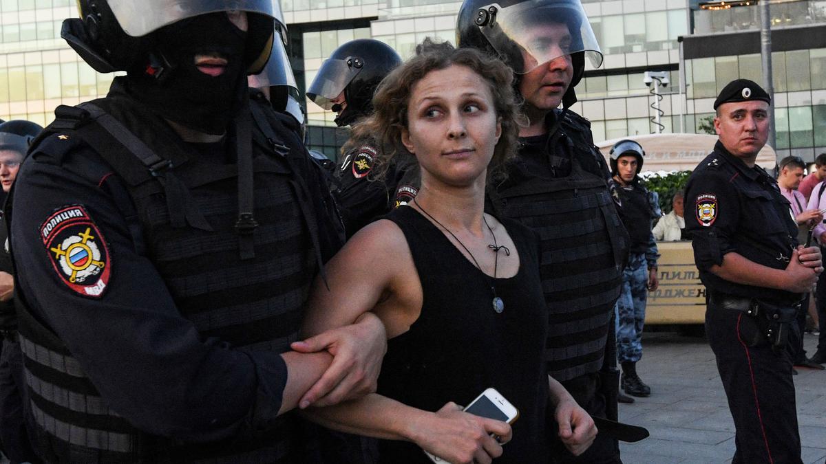 Pussy Riot Member Maria Alyokhina Leaves Russia Disguised As Delivery Courier The Hindu