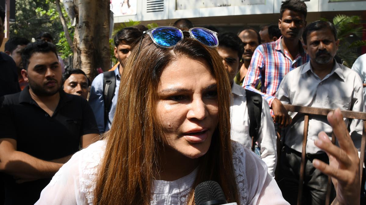 Allahbadia row: Maharashtra Cyber summons Rakhi Sawant to record statement on Feb. 27