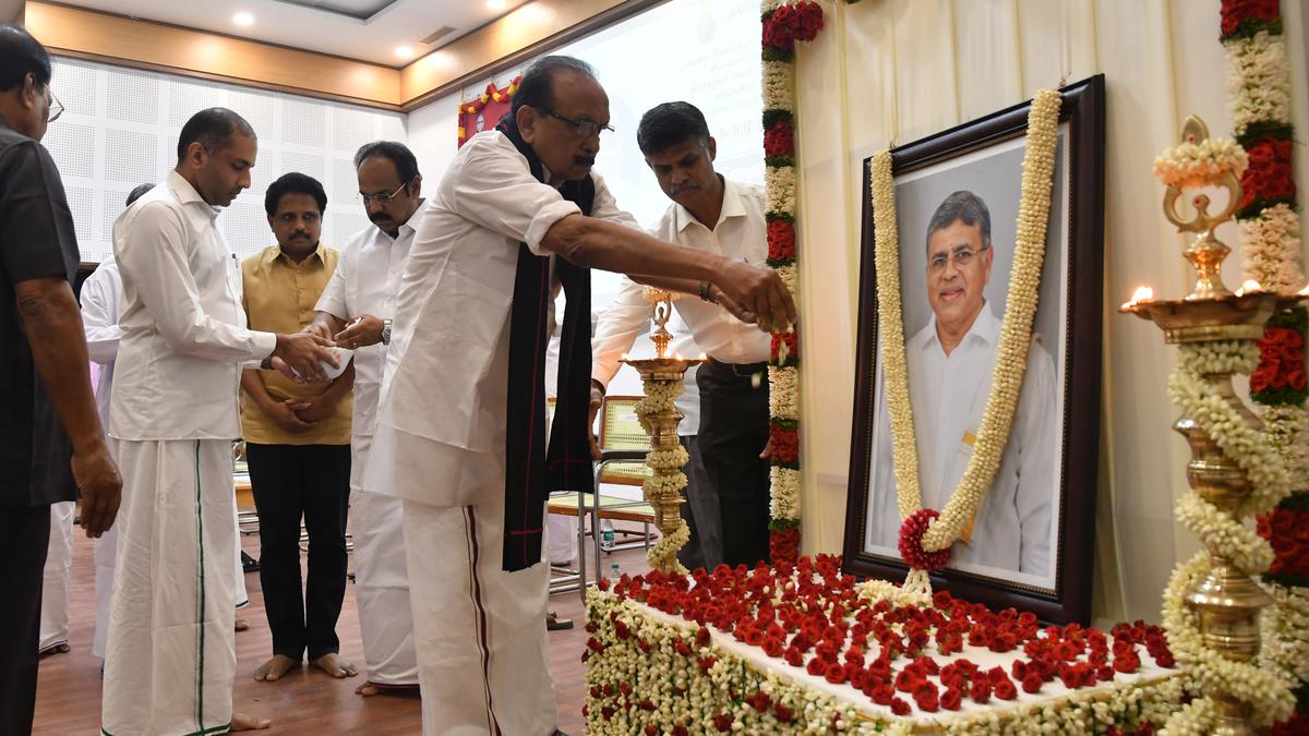 Party leaders pay homage to Karumuttu T. Kannan
