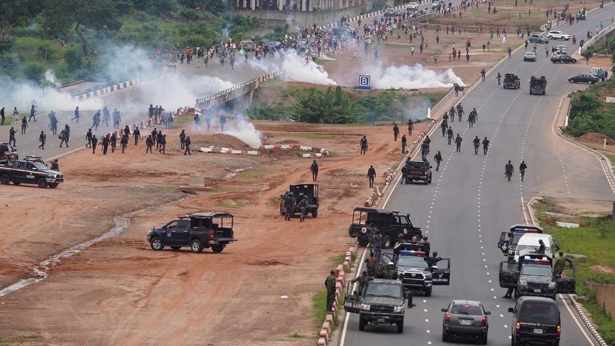 At least 13 dead protesters hi Nigerian streets; police may seek Army’s help