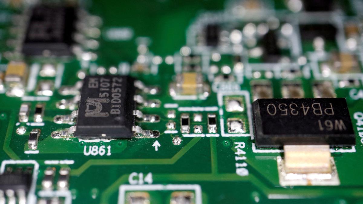 Intel, AMD team up to confront rising challenge from Arm