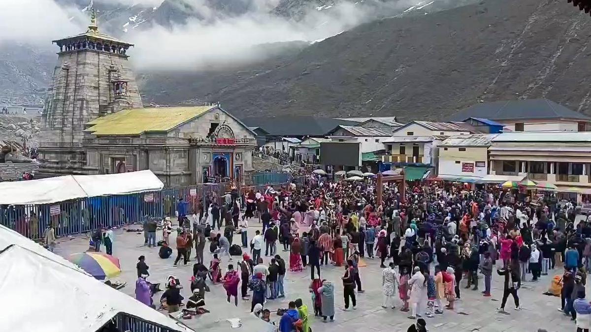 Kedarnath Yatra temporarily halted due to bad weather in Uttarakhand