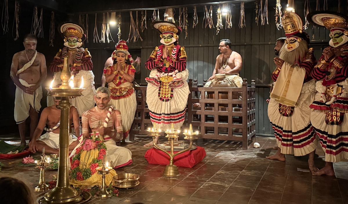 ‘Paduka Pattabhisheka’ in Atavyankam ‘Paduka Pattabhisheka’ in Atavyankam
