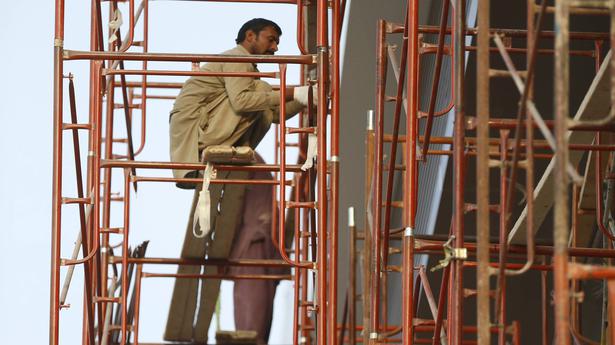 “السعودية والإمارات سجلت معظم وفيات العمال الهنود”