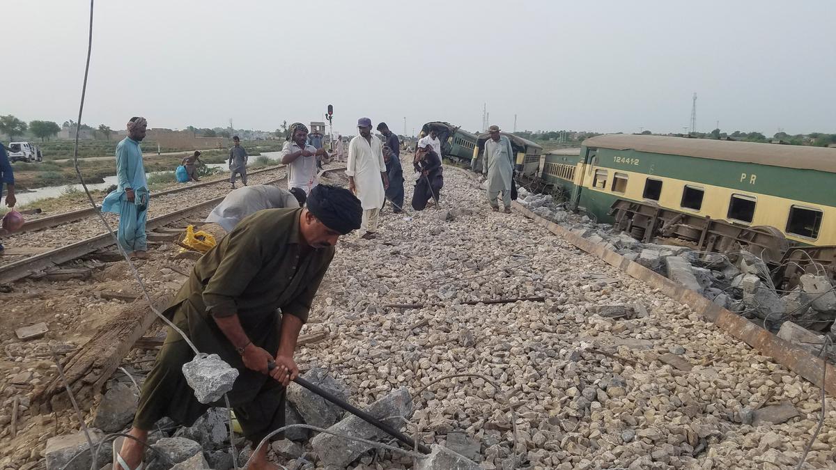 Investigators scour wreckage after deadly Pakistan train crash