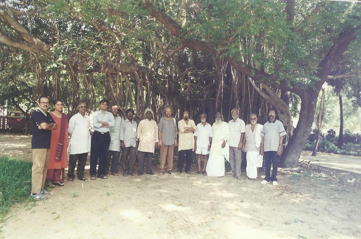 Nandhan with his contemporaries of the Madras Art Movement at Cholamandal Artists’ Village 