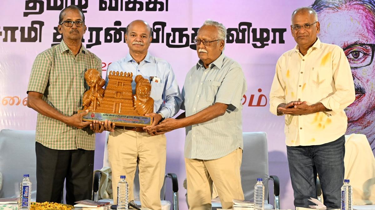 Veteran epigraphist honoured with Tamil Wiki Thooran Award in Erode