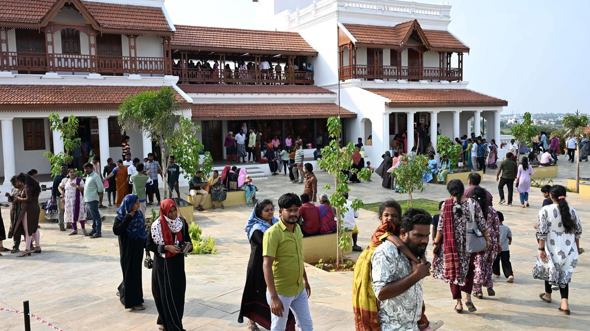 Picnic spots in Tirunelveli, Tenkasi districts attract huge crowds on &lsquo;kari naal&rsquo;