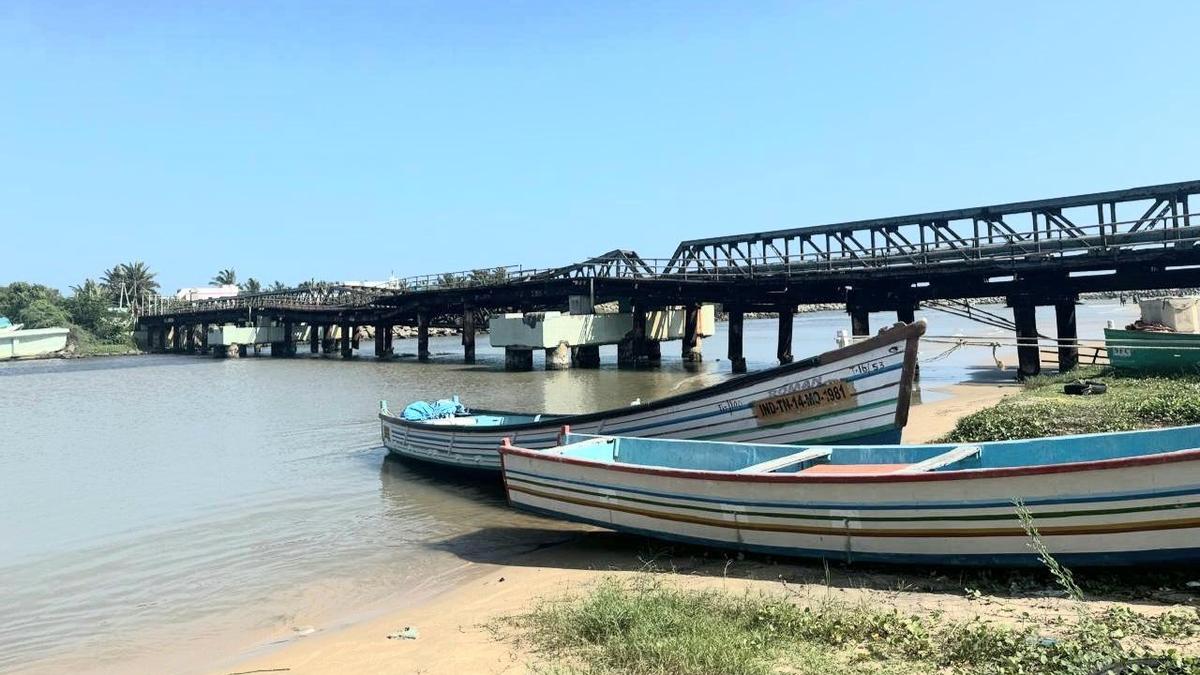 Delay in demolition of old iron bridge in Manakudy poses threat to fishermen
