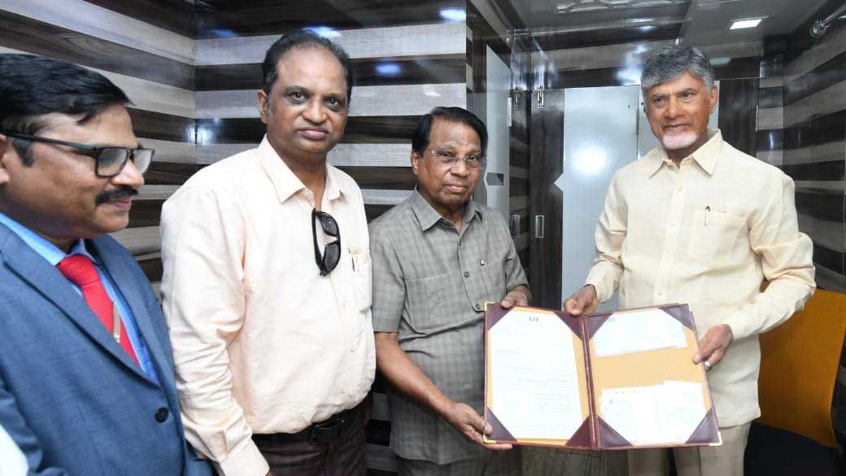 VIT University donates ₹1.57 crore for A.P. flood victims