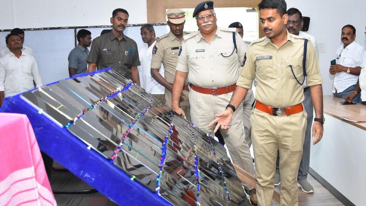 Kadapa police return 702 recovered mobile phones to their owners