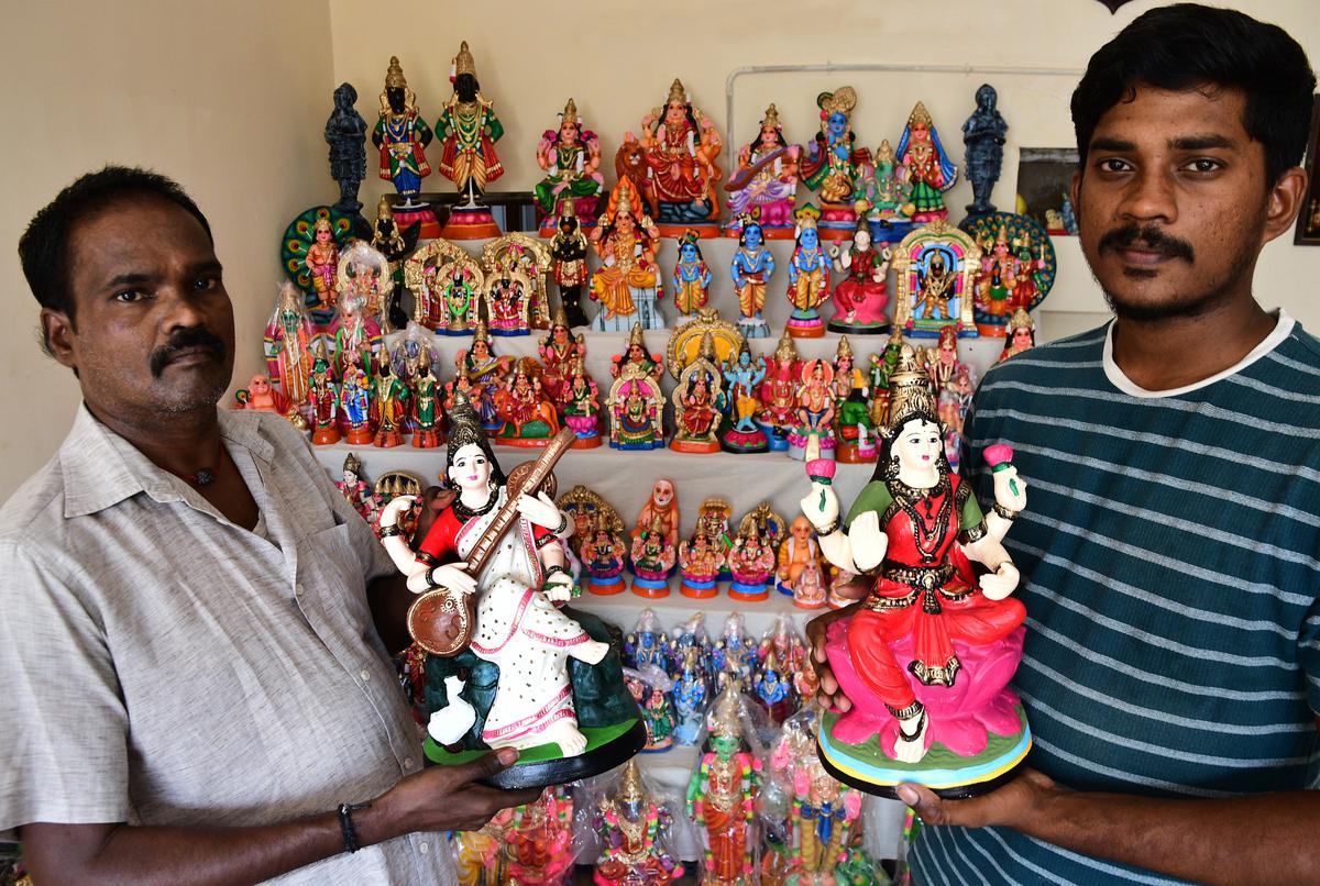 M Sankaralingam and his son S Jaisurya with dolls inspired by Raja Ravi Varma’s paintings 