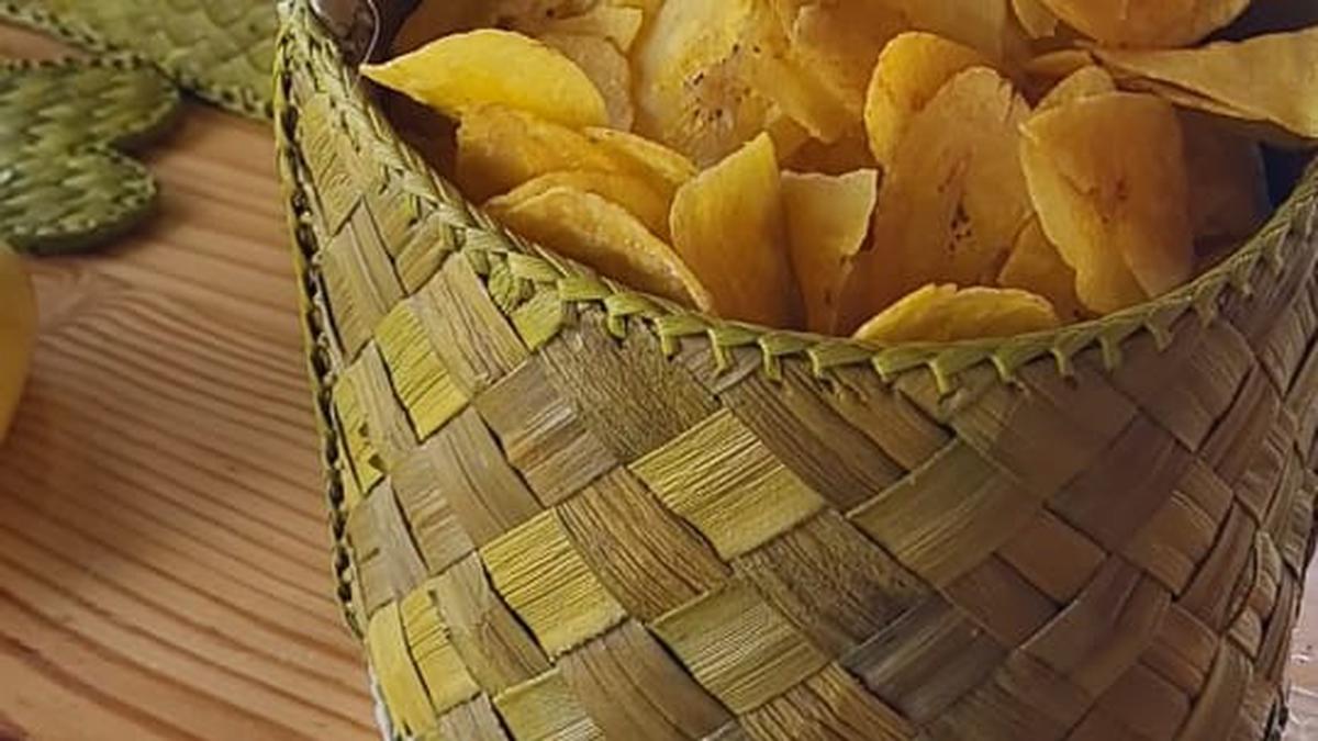 Screwpine baskets to hold banana chips for Onam