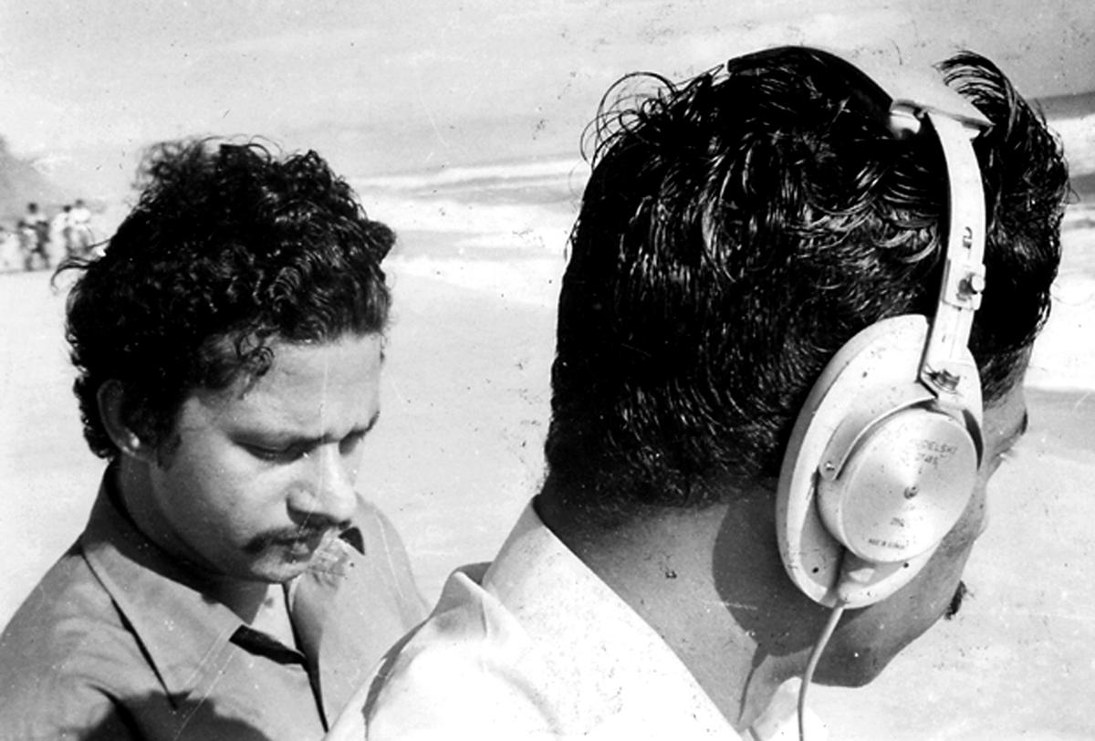 Adoor Gopalakrishnan and  Devadas recording on location during the shooting of Swayamvaram 
