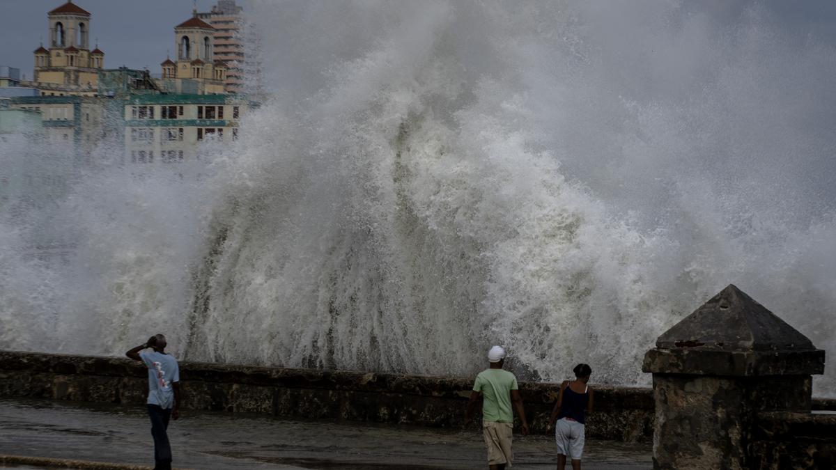 How busy will Atlantic hurricane season be? Depends on who wins unusual battle of climatic titans