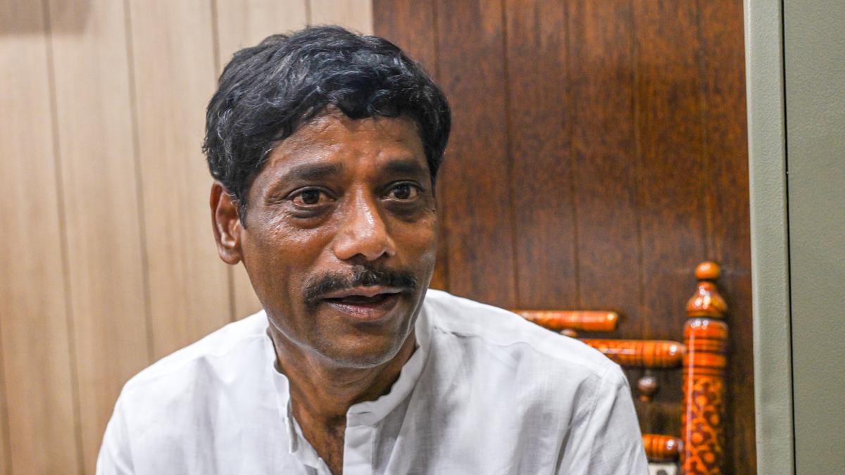 Ex-MLA Dhangekar to quit Congress; hints switch over to Shiv Sena a