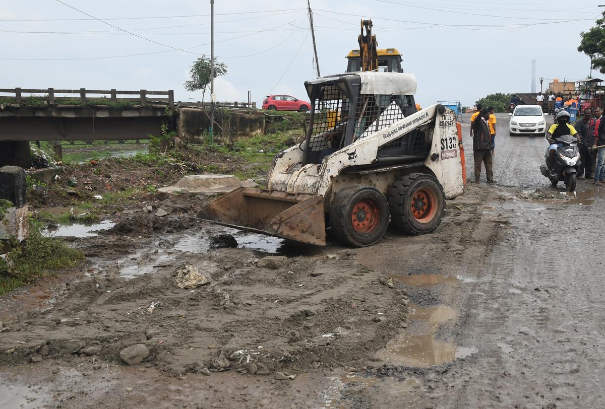 Mud slide, pothole on diversion road leads to the death of food delivery executive