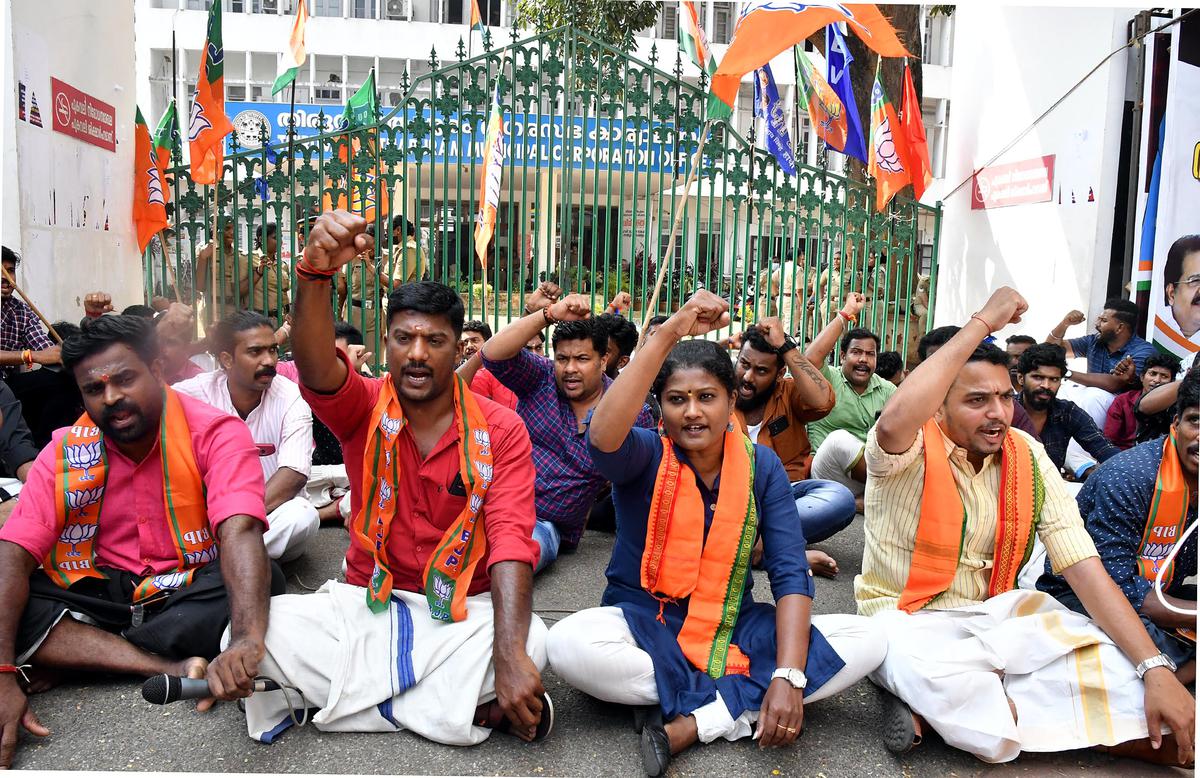 Tension prevails at Thiruvananthapuram Corporation as BJP, Yuva Morcha block office gates