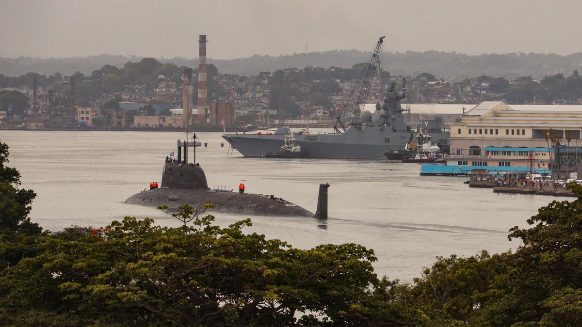 U.S. submarine pulls into Guantanamo Bay a day after Russian warships arrive in Cuba