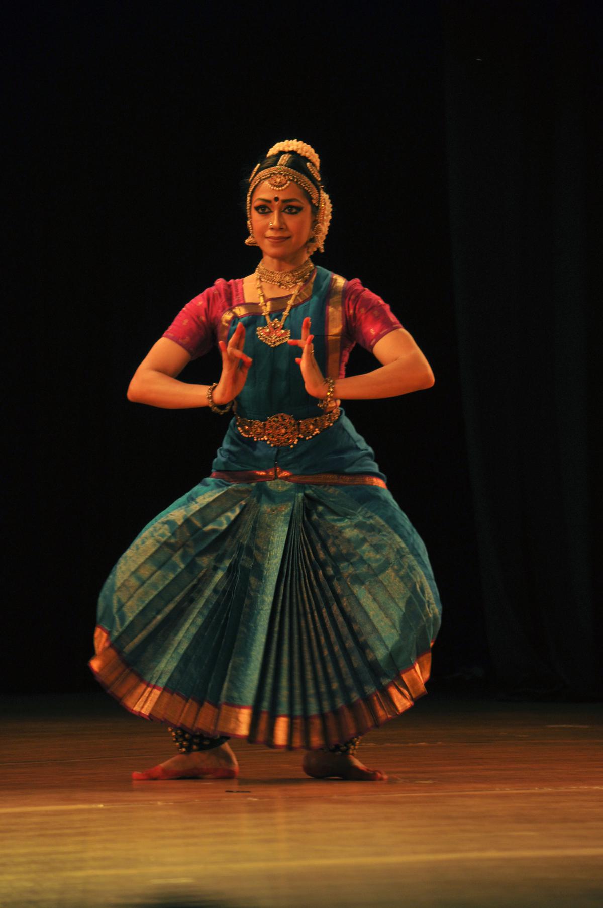 Female dancer performing Bharatnatyam the classical dance of India Stock  Photo - Alamy