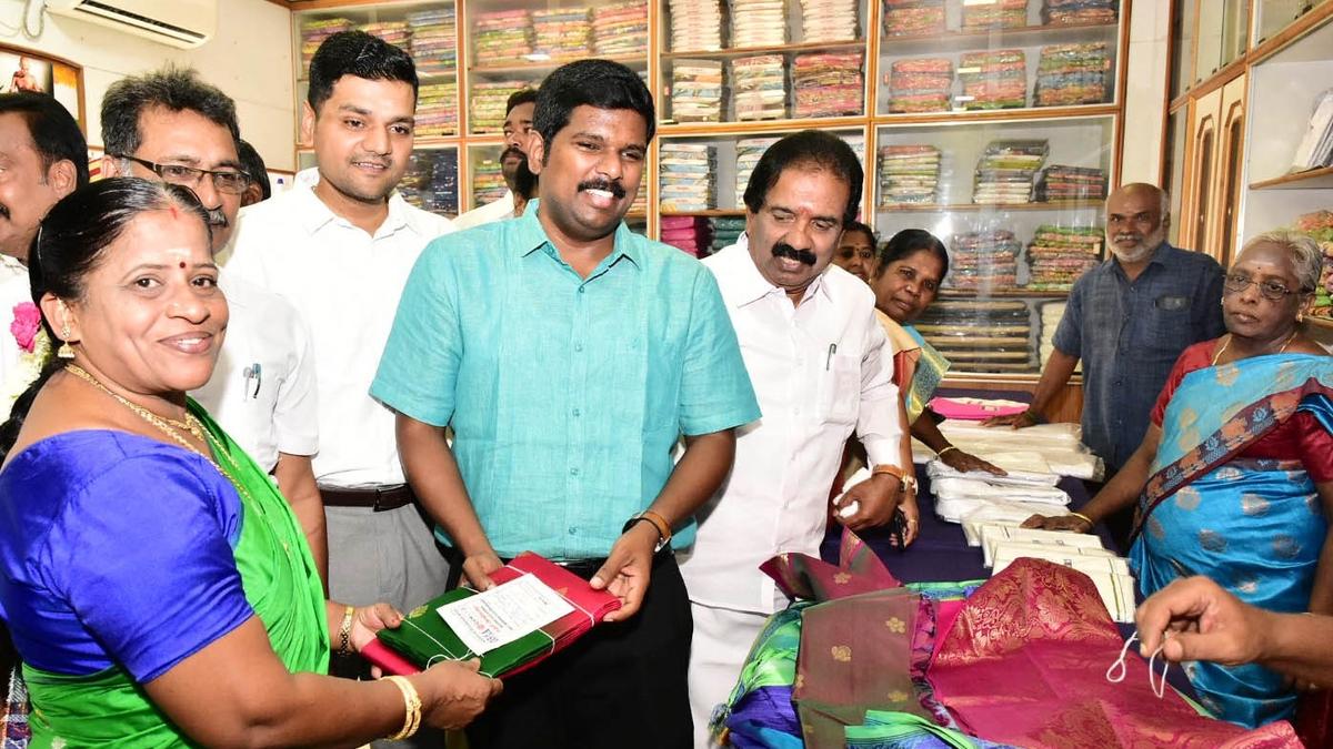 Khadi Kraft festival discount sale gets under way