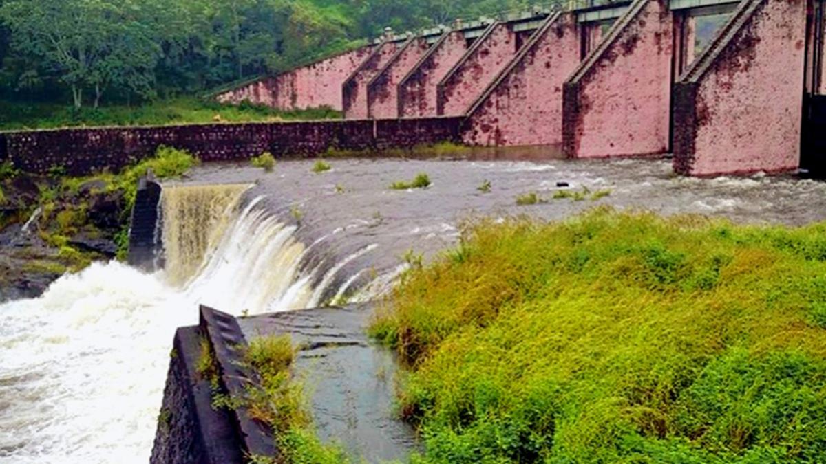 Water level in Mullaperiyar dam stands at 121.50 feet