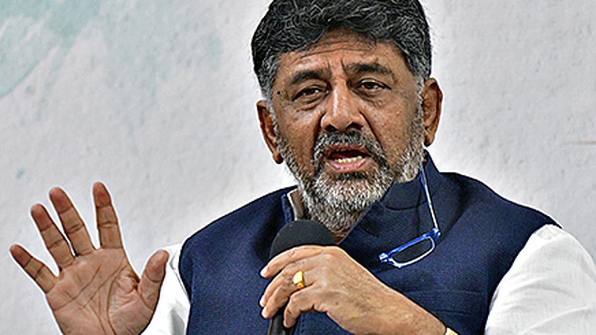 FIR filed against DKS over &lsquo;throwing money&rsquo; &nbsp;