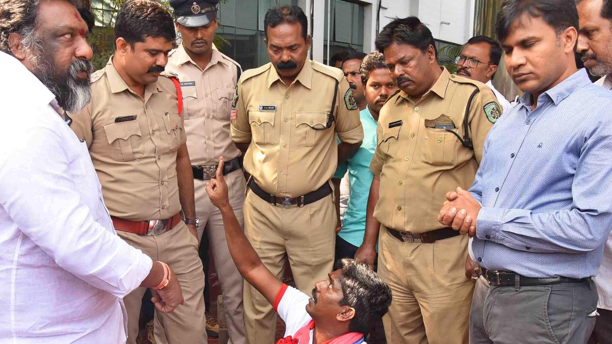 JSP corporator launches fast-unto-death in Visakhapatnam