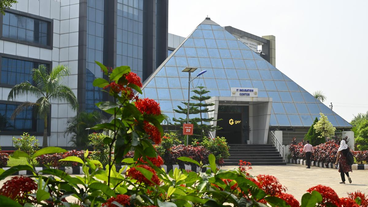 Além de Hyderabad: Cidades menores de Telangana brilham no cenário de TI