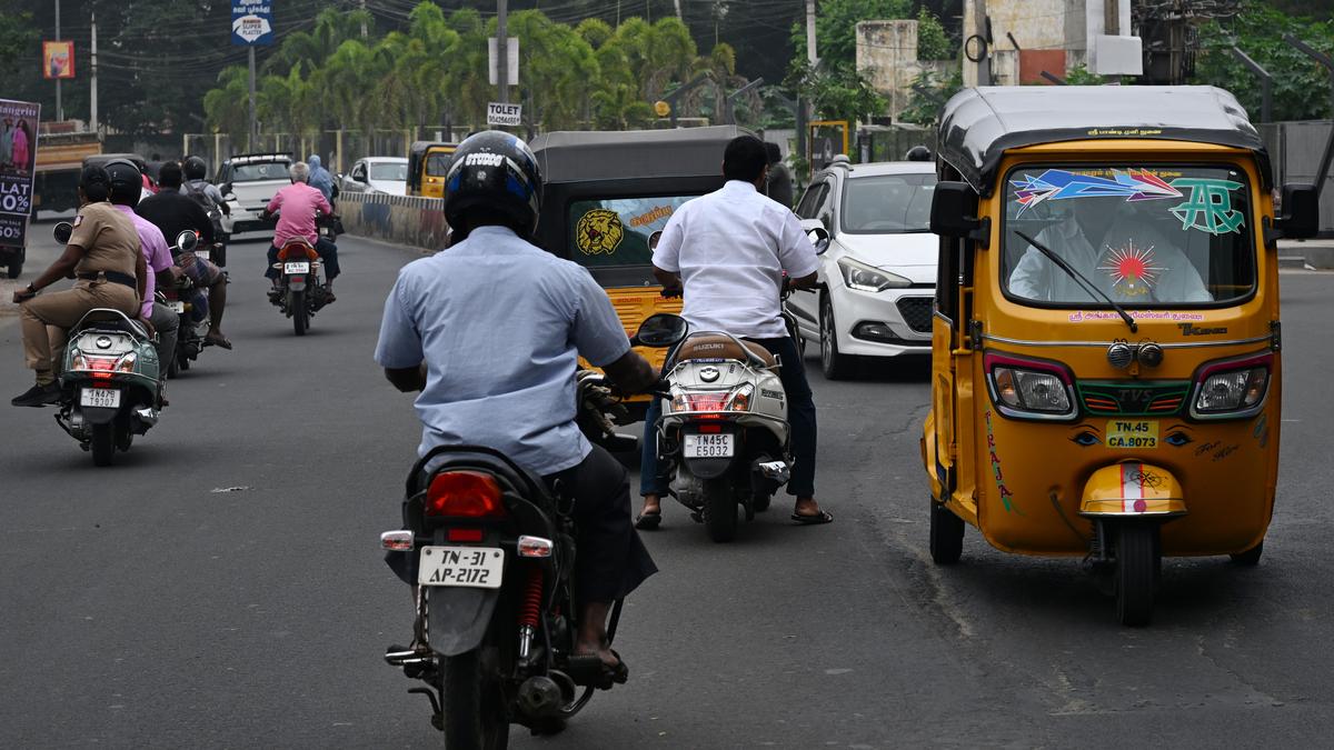 Chaos reigns at Reynolds Road intersection in Tiruchi as drivers throw caution to the wind